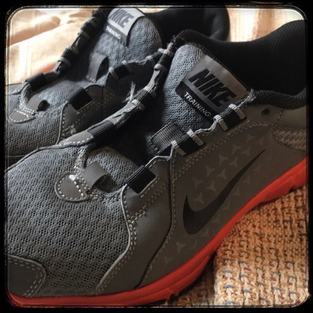Nike Boy’s 5.5 Training Sneaker Tennis Shoe